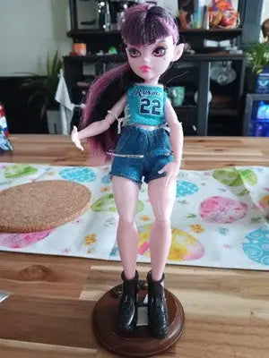 Monster High G3 Draculaura Doll & Outfit Pre-Owned Stand Not Included - Action Figure & Toy