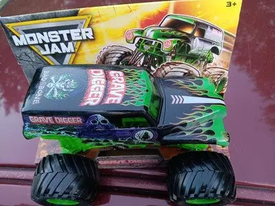 Monster Jam 2025 Grave Digger 1:24 Scale Die-Cast Monster Truck New In Box - Collectibles