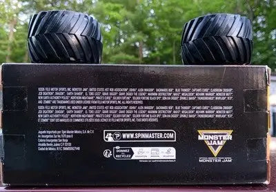 Monster Jam 2025 Grave Digger 1:24 Scale Die-Cast Monster Truck New In Box - Collectibles