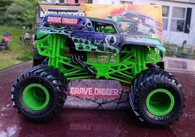 Monster Jam 2025 Grave Digger 1:24 Scale Die-Cast Monster Truck New In Box - Collectibles