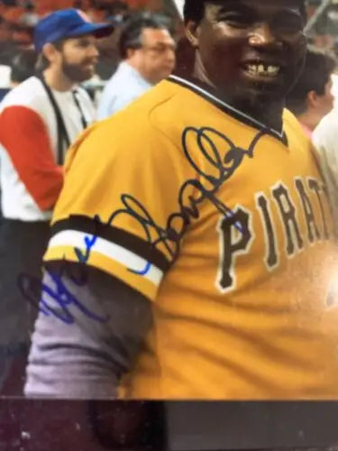 Autographed Pittsburgh Pirates baseball jersey in Orlando Cepeda Manny Sanguillén 5x7 photo