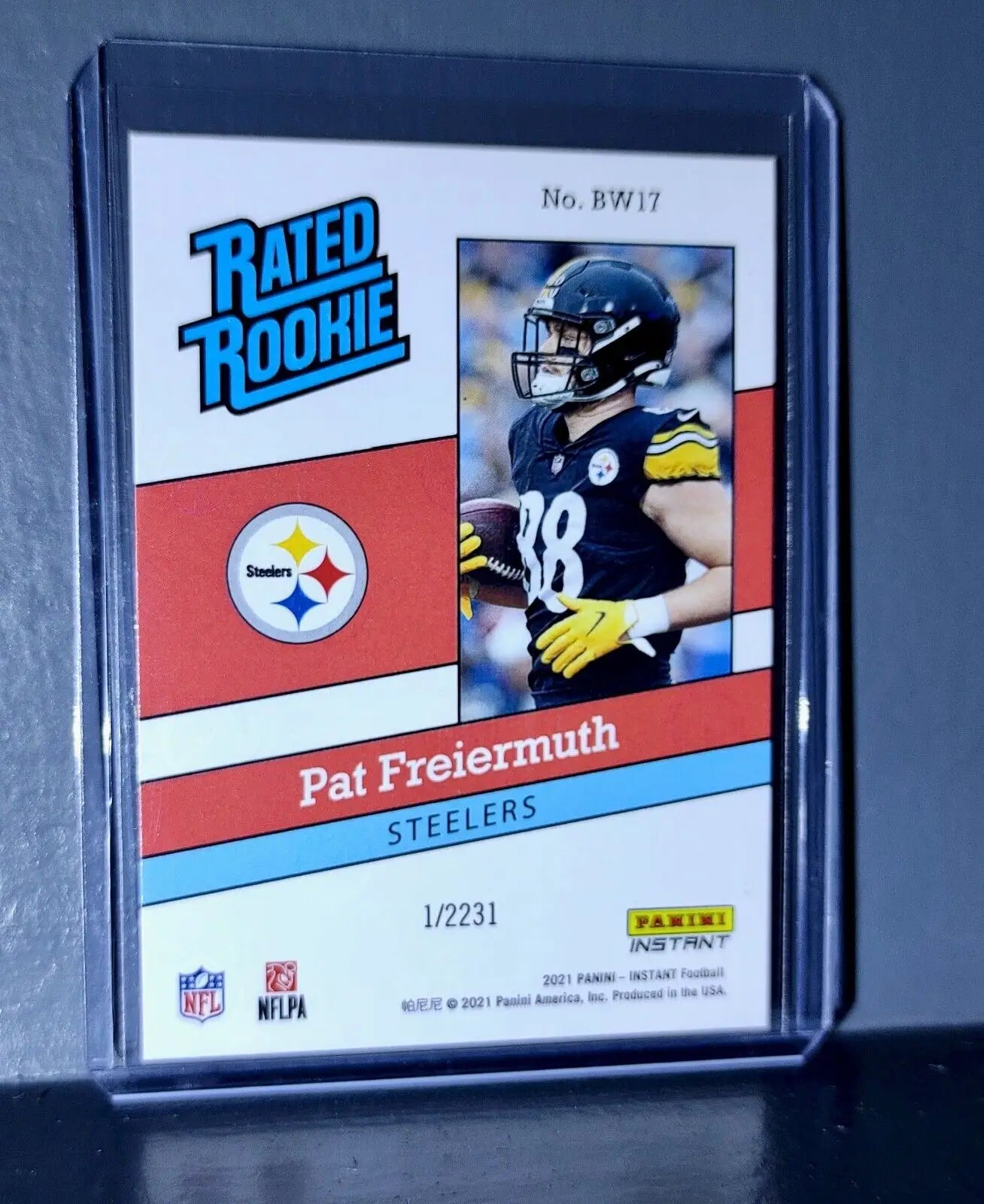 Pat Freiermuth 2021 Panini NFL Rated Rookie Retro #17 Rookie Card 1/2231 - Football Card Single