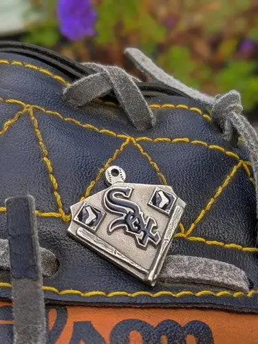 retired White Sox pewter pendant - Sports Memorabilia