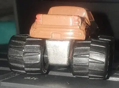 Small Micro Hot Wheels Monster Truck Pickup truck Pickup Truck 002 Dune Ratz