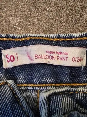 SO Balloon Pant Womens 0/24W Super High Rise Light Wash Denim Pleated Tapered - Apparel