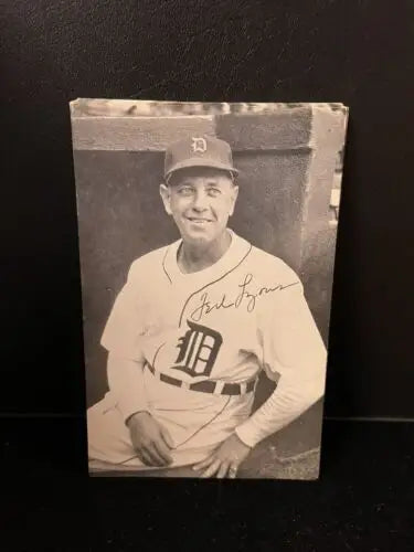 Signed black and white baseball card of Ted Lyons, Vintage Chicago White Sox HOF pitcher
