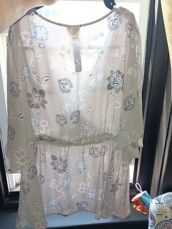 Torrid Blouse Lily Babydoll Georgette Surplice Gray Floral Top Size 2 Boho Tunic