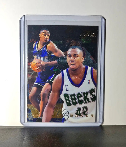 Vin Baker 1995-96 Flair NBA #74 Card Milwaukee Bucks - Basketball Card Single