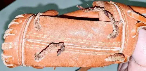 Vintage VTG Old Mag Leaguer LL-1997 LHT Mitt Glove Baseball - Sports Memorabilia