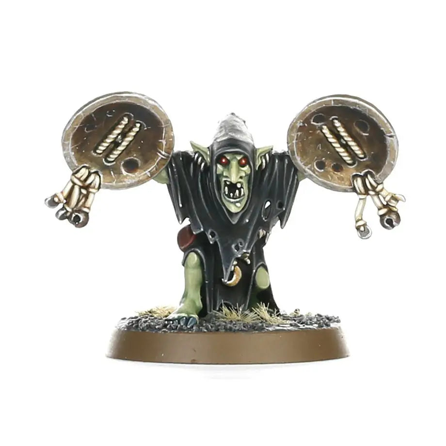 Green-skinned goblin miniature in black robe with shields from Gloomspite Gitz Squig Herds