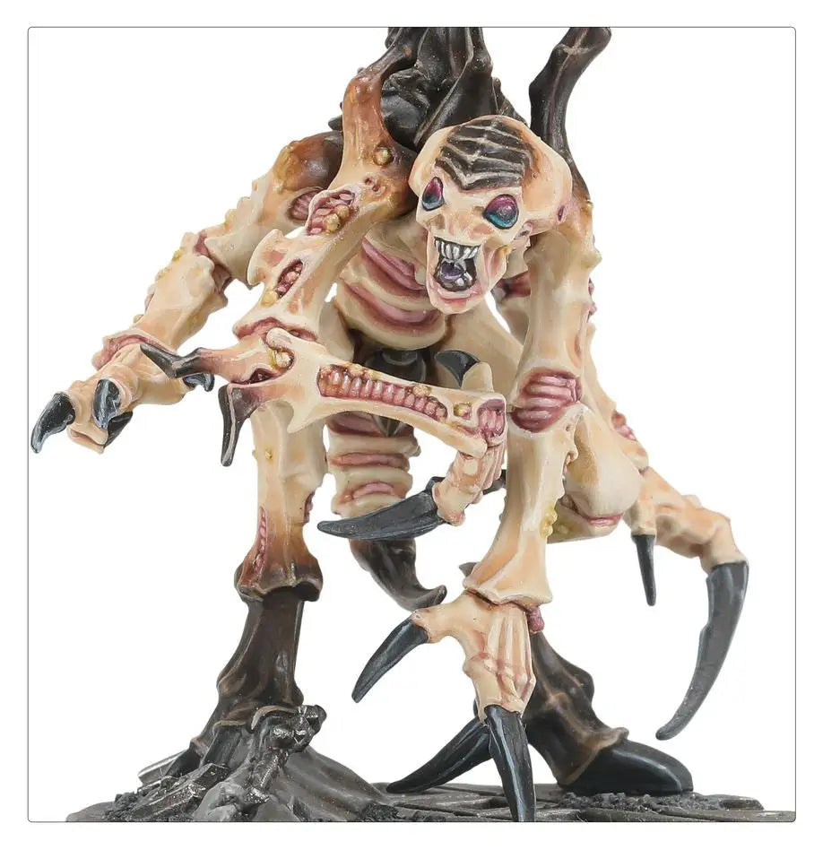 Grotesque Jakara Spyre Hunter with sharp claws in aggressive pose for Necromunda game