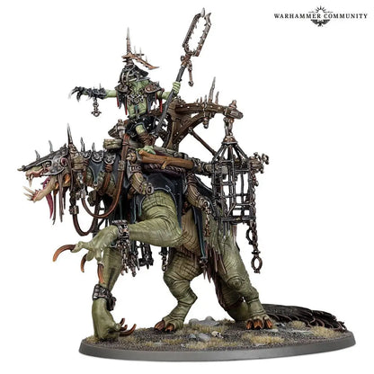 Miniature of Swampboss Skumdrekk from Warhammer Orruk Warclans with grotesque green rider