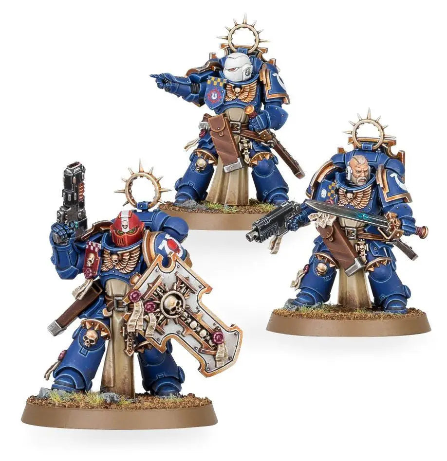 Painted blue armored Space Marines Bladeguard Veterans miniatures for Warhammer collection