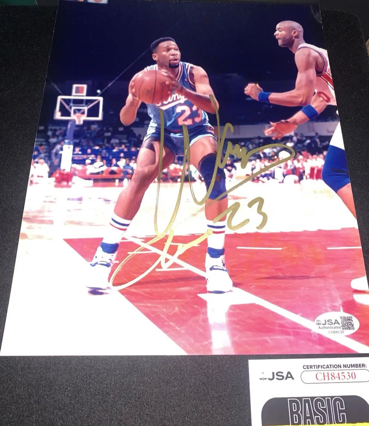 Autographed photo of Wayman Tisdale and Sacramento Kings players on court
