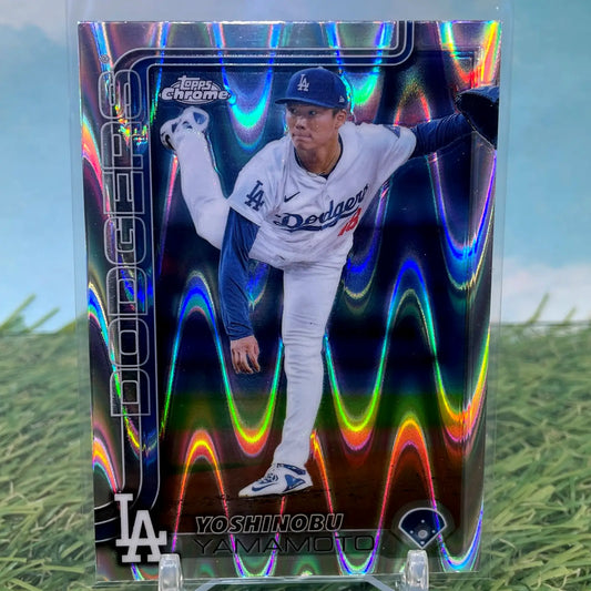 Yoshinobu Yamamoto 2025 Topps Chrome RayWave Refractor Card #179 - Baseball Card Single