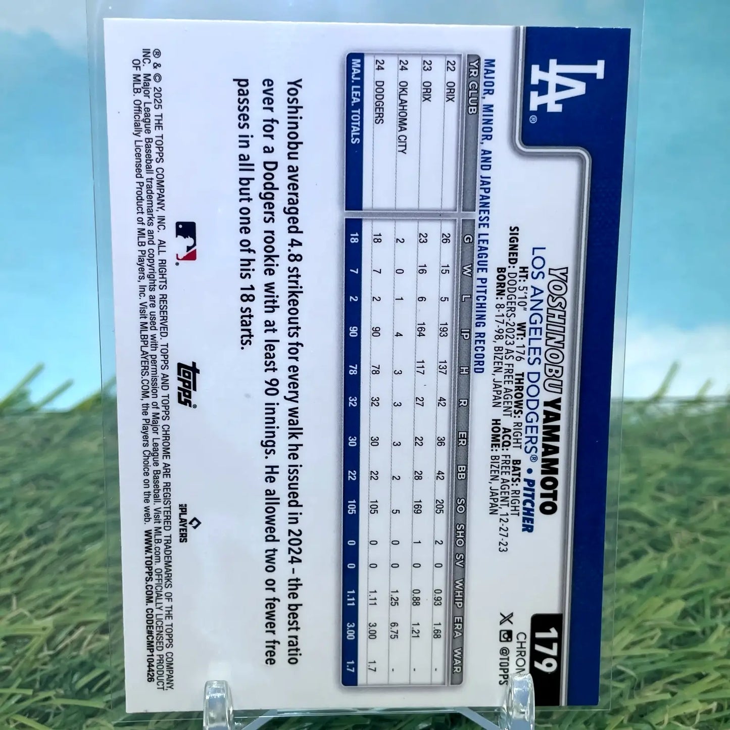 Yoshinobu Yamamoto 2025 Topps Chrome RayWave Refractor Card #179 - Baseball Card Single